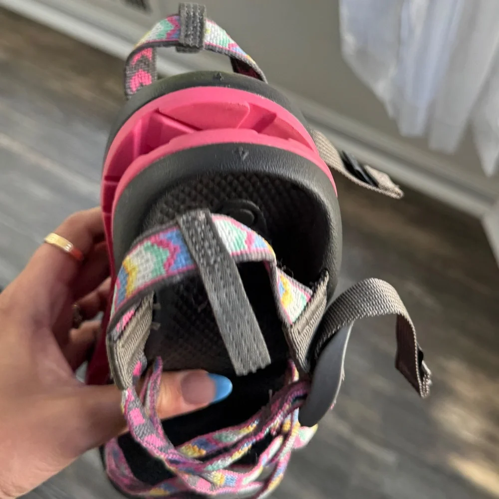 Chaco multicolor pink sandals 4y - Picture 4 of 5